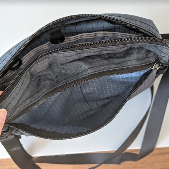 Stylish Gray Crossbody Bag - Picture 3 of 6